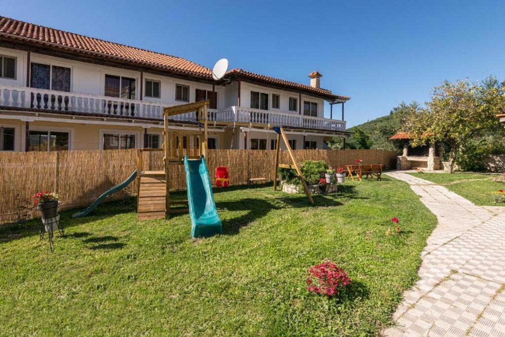 Galadriel Apartments Kato Yerakarion Exterior photo